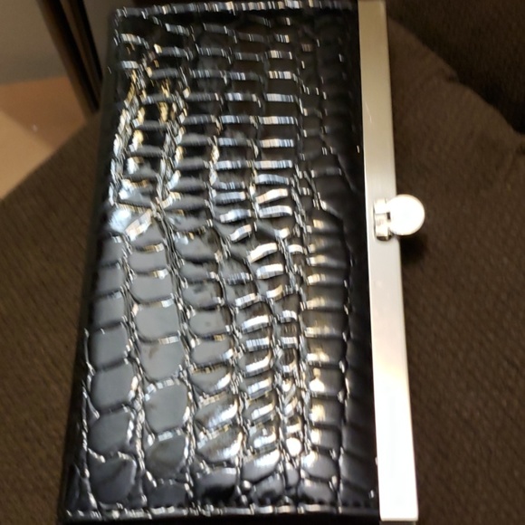 (2 Purses Le Chateau black wristlet & Black wallet - Picture 3 of 8